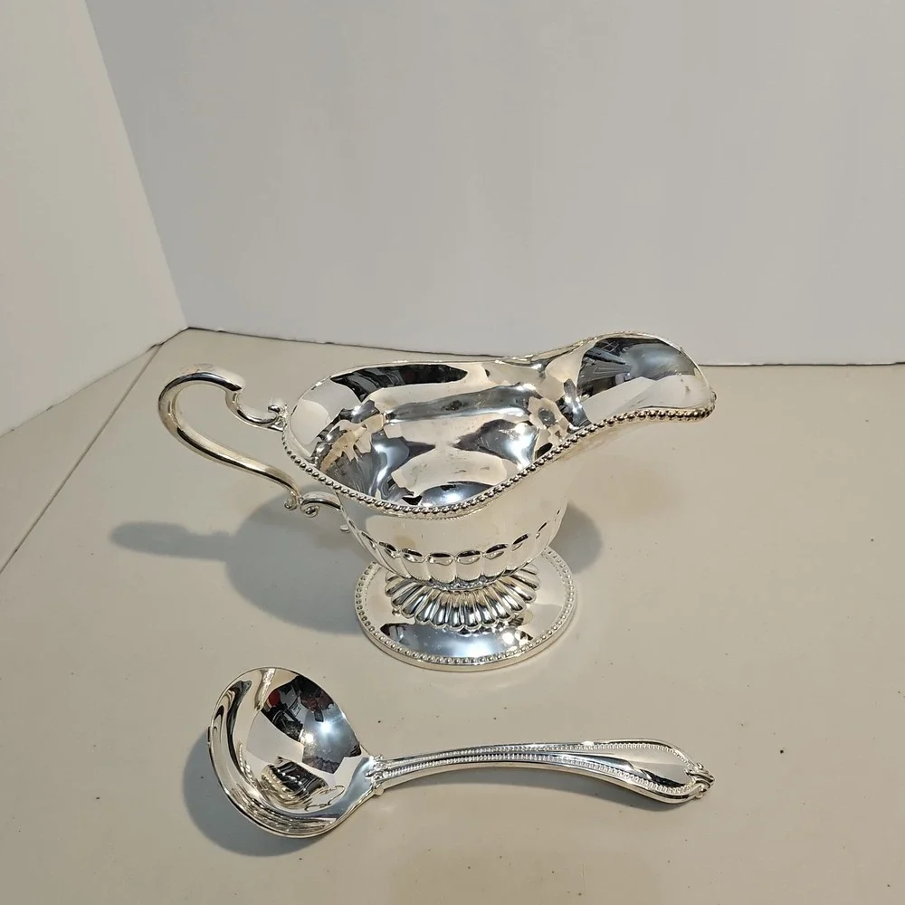 International Silver Co Silver Plated Gravy Boat W/ Ladle